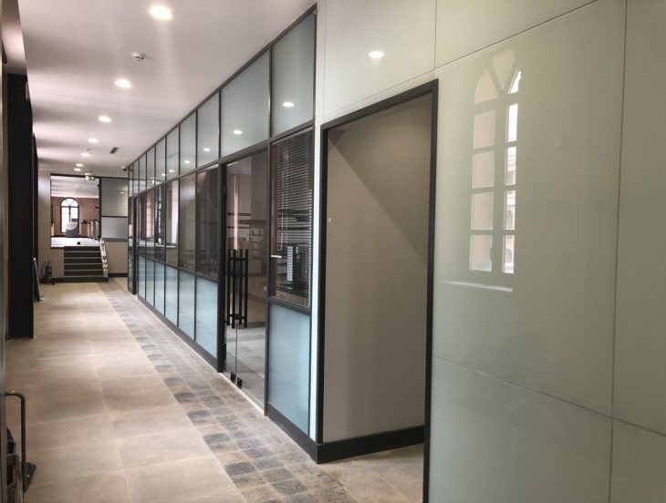 Klasik Kapaklı Jaluji Ofis Bölme